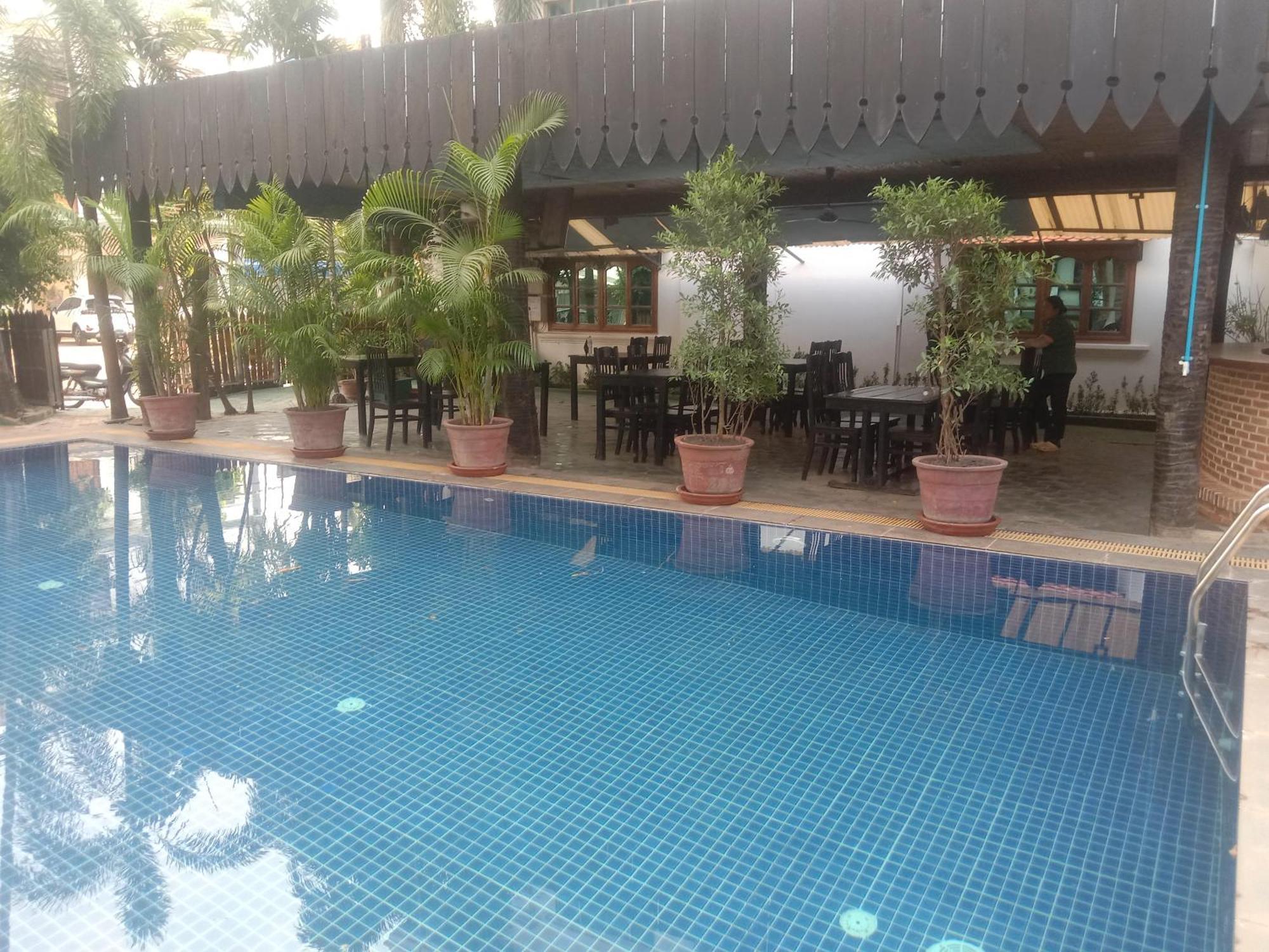 White Monkey Hotel Siem Reap Room photo